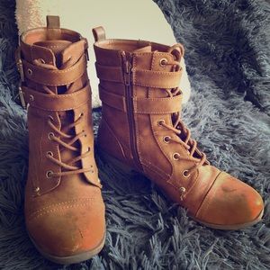 Guess boots